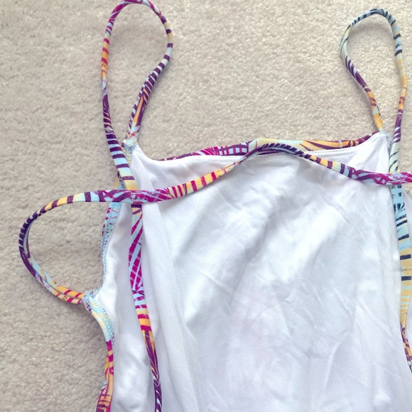 UO | minimal one-piece - Picture 6 of 8